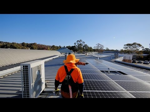 What are the benefits of choosing a solar power company with an in-house installation team?